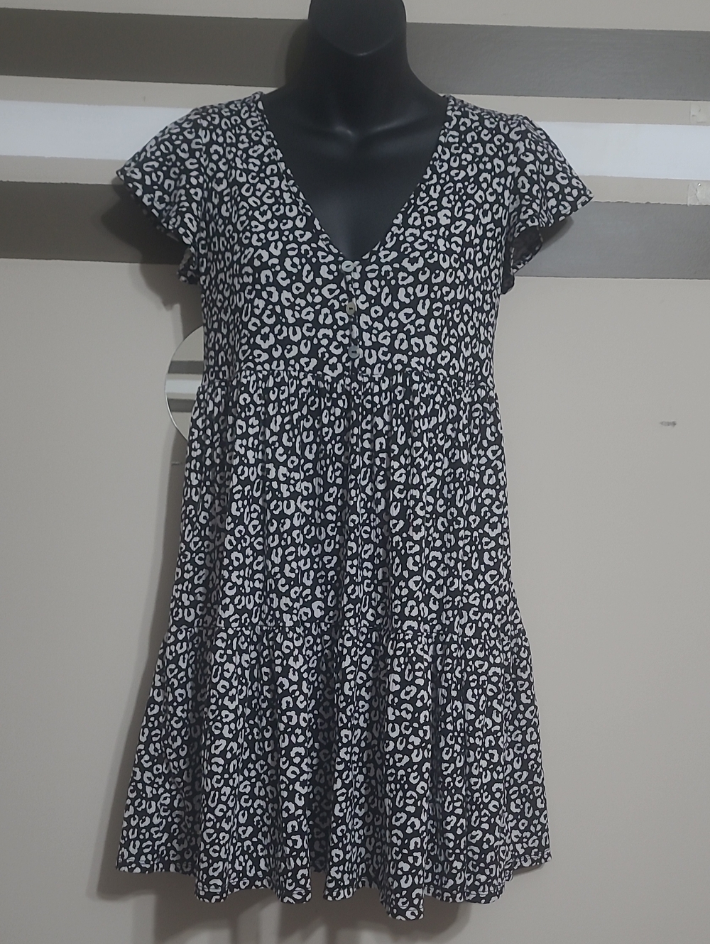 ⭐️ Jessica Simpson Black/ White Leopard Print V-Neck Babydoll Mini Dress Sz M